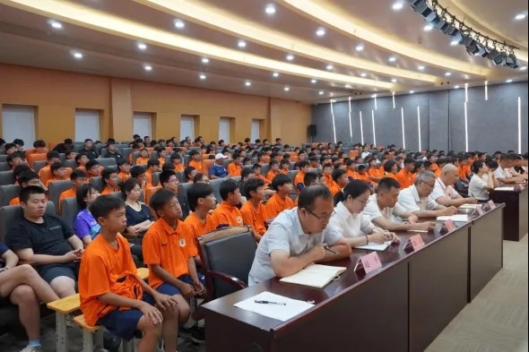 泰山足校召开警示教育会 严惩赛场违规行为 泰山足校召开警示教育会 严惩赛场违规行为