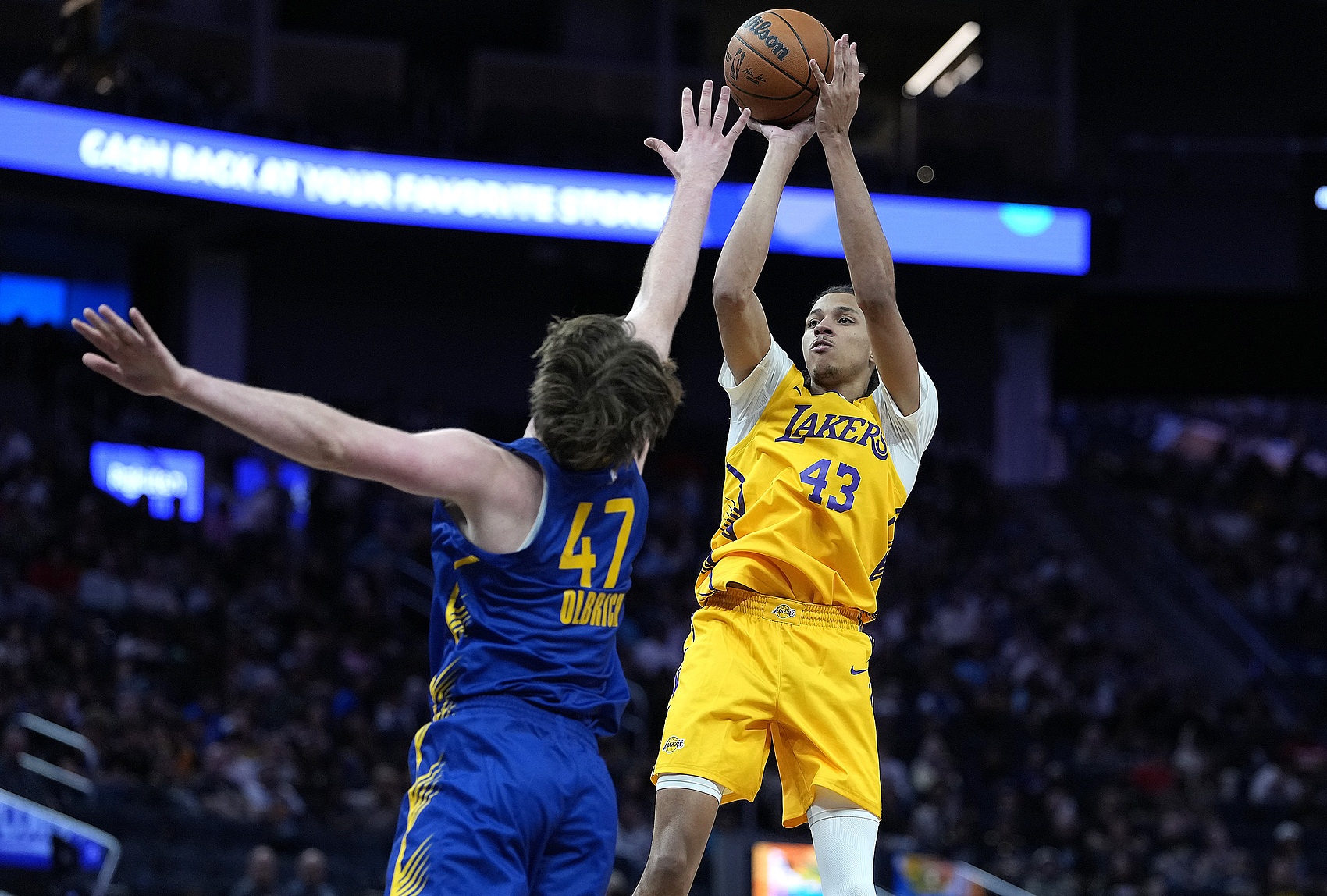 24号秀卡尔三分11中5砍19分 湖人记：不敢相信那么多队错过他