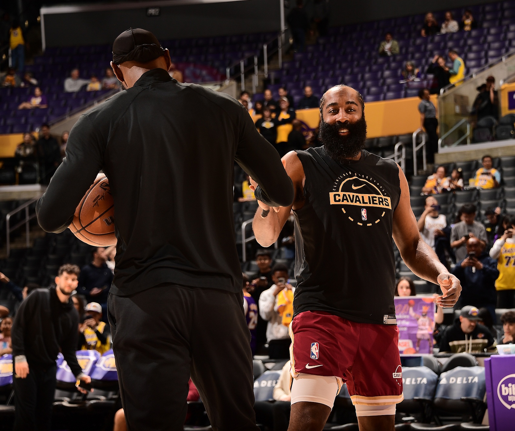 Windhorst:哈登愿重组合同助骑士低价签下詹姆斯,米切尔也支持
