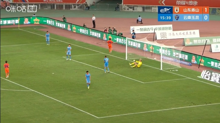 泽卡6分钟传射 刘洋助攻凌空垫射 泰山2-0玉昆