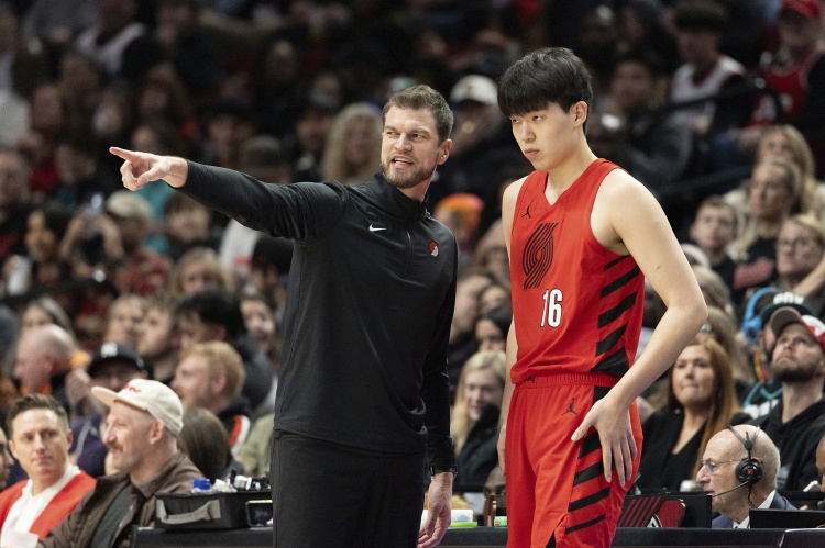 杨瀚森夏联12+9+4难改开拓者球迷预期:降低期望值才明智 杨瀚森夏联12+9+4难改开拓者球迷预期:降低期望值才明智
