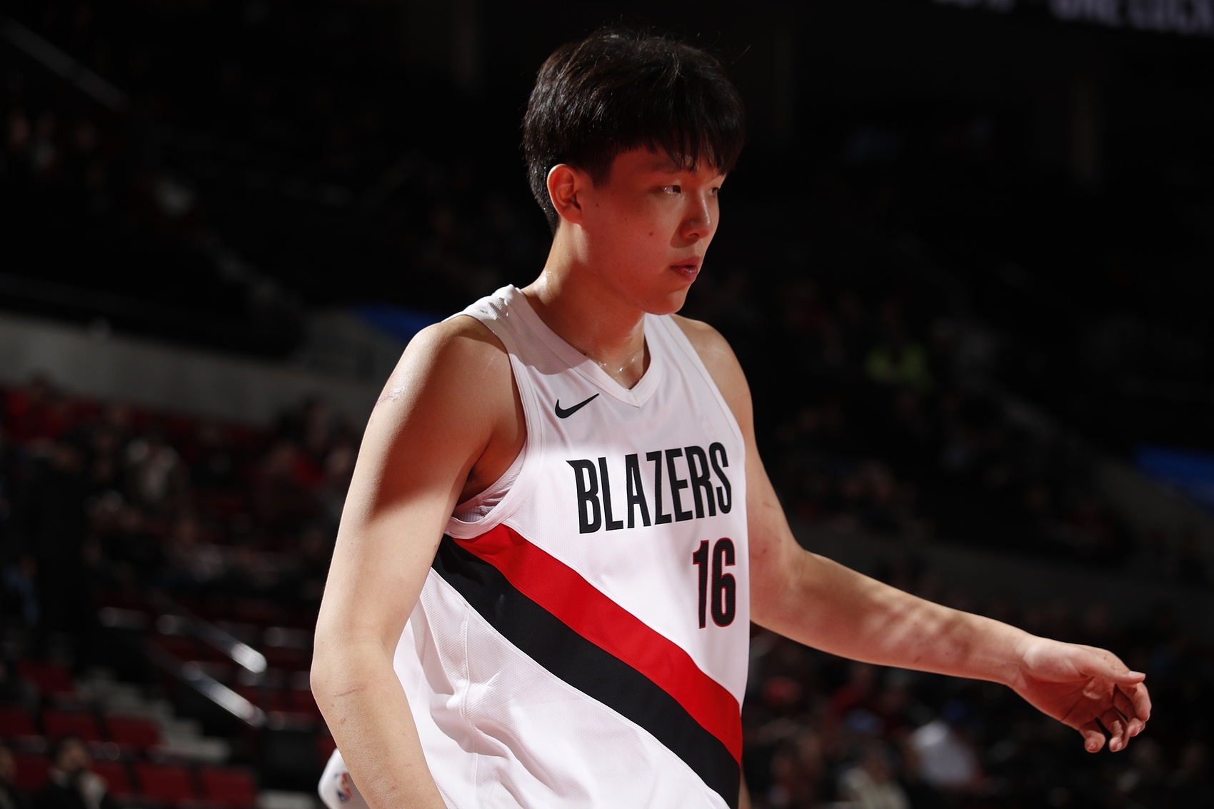 杨瀚森夏联12+9+4难改开拓者球迷预期：降低期望值才明智