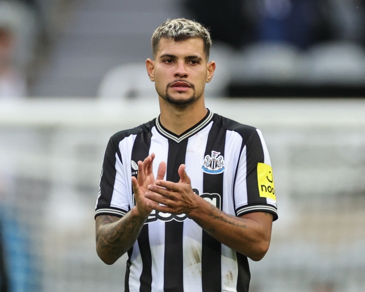 纽卡夏窗迷局:吉马良斯要求转会,中场引援连遭截胡