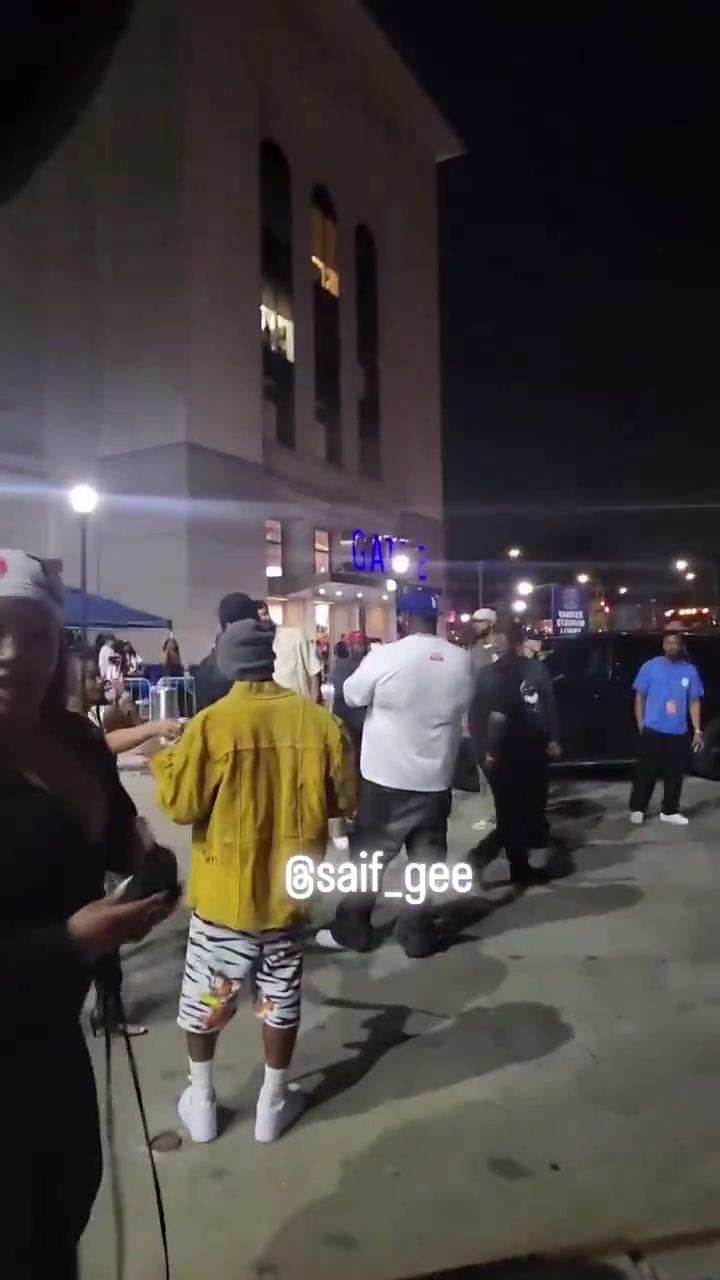 塔图姆纽约现身引尼克斯球迷招募:离开波士顿,那里种族歧视严重