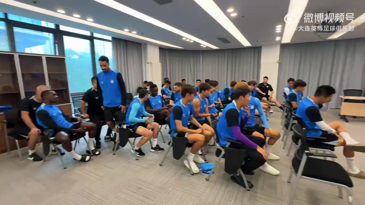 德尔加多租借大连英博主穿9号 中文喊话大连加油