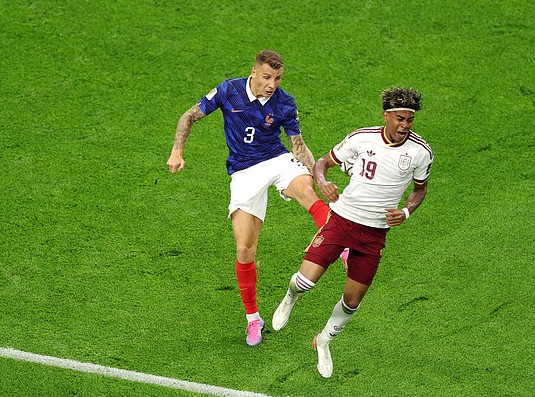 法国0-2西班牙：心理崩塌与体系碾压，亚马尔12场全胜刷新纪录