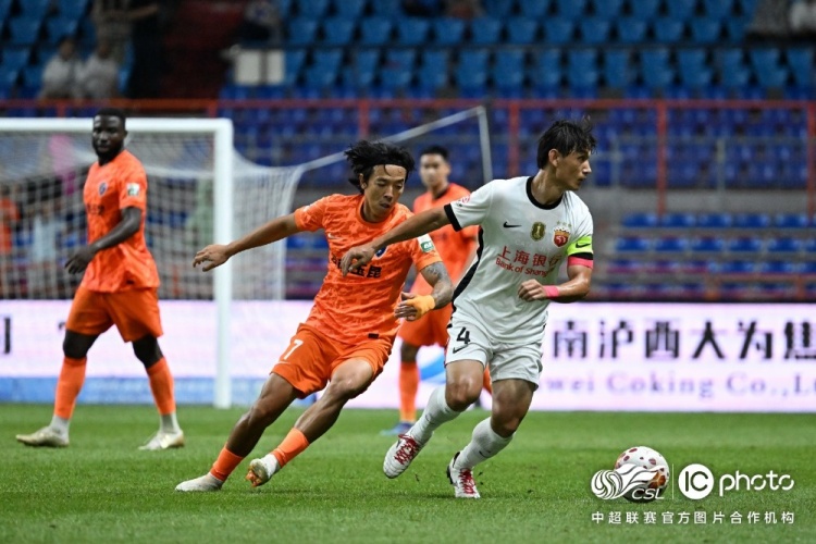 双球争议+越位无效，海港客场2-2遭云南玉昆逼平