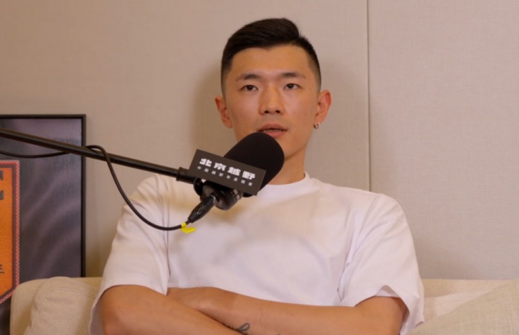 陈林坚回忆童年:货车司机父亲、裁缝母亲,插秧拔花生种地瓜全干过