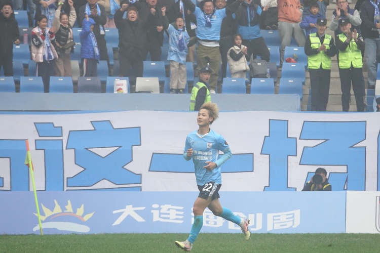 毛伟杰百场里程碑,大连英博3-1击退山东泰山