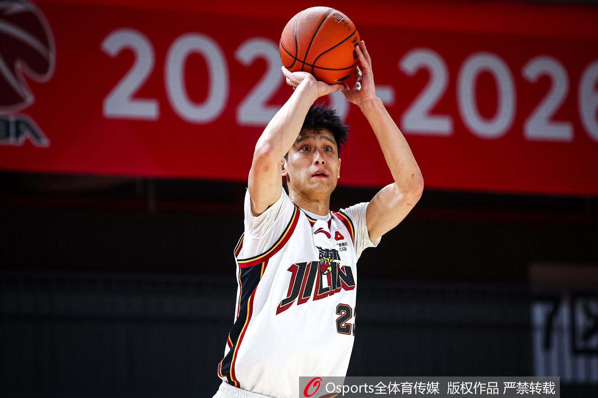 宁波两年C类合同签下栾利程 上赛季场均9.5分