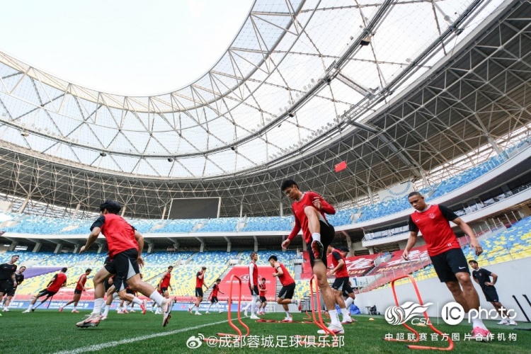 阿洛伊西:明天主力轮换5人,国安边路传中是防守重点 阿洛伊西:明天主力轮换5人,国安边路传中是防守重点