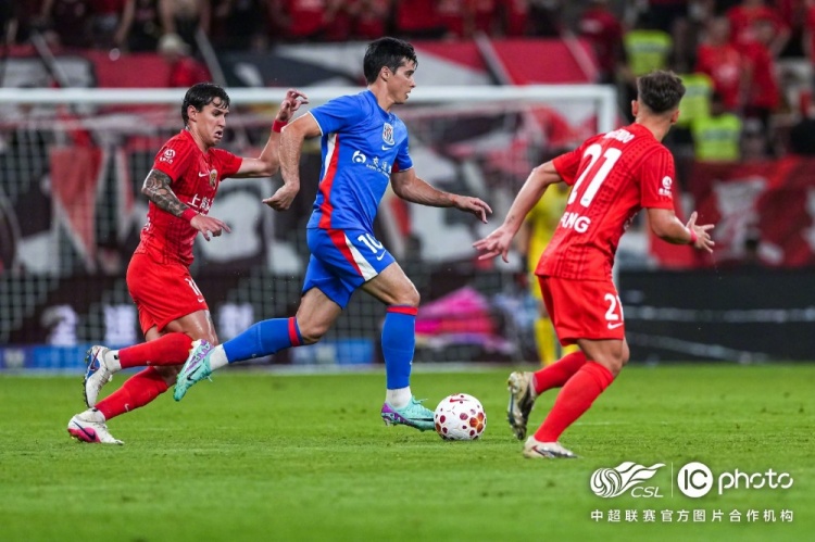 莱昂纳多李新翔破门 上海海港2-0赢德比 莱昂纳多李新翔破门 上海海港2-0赢德比