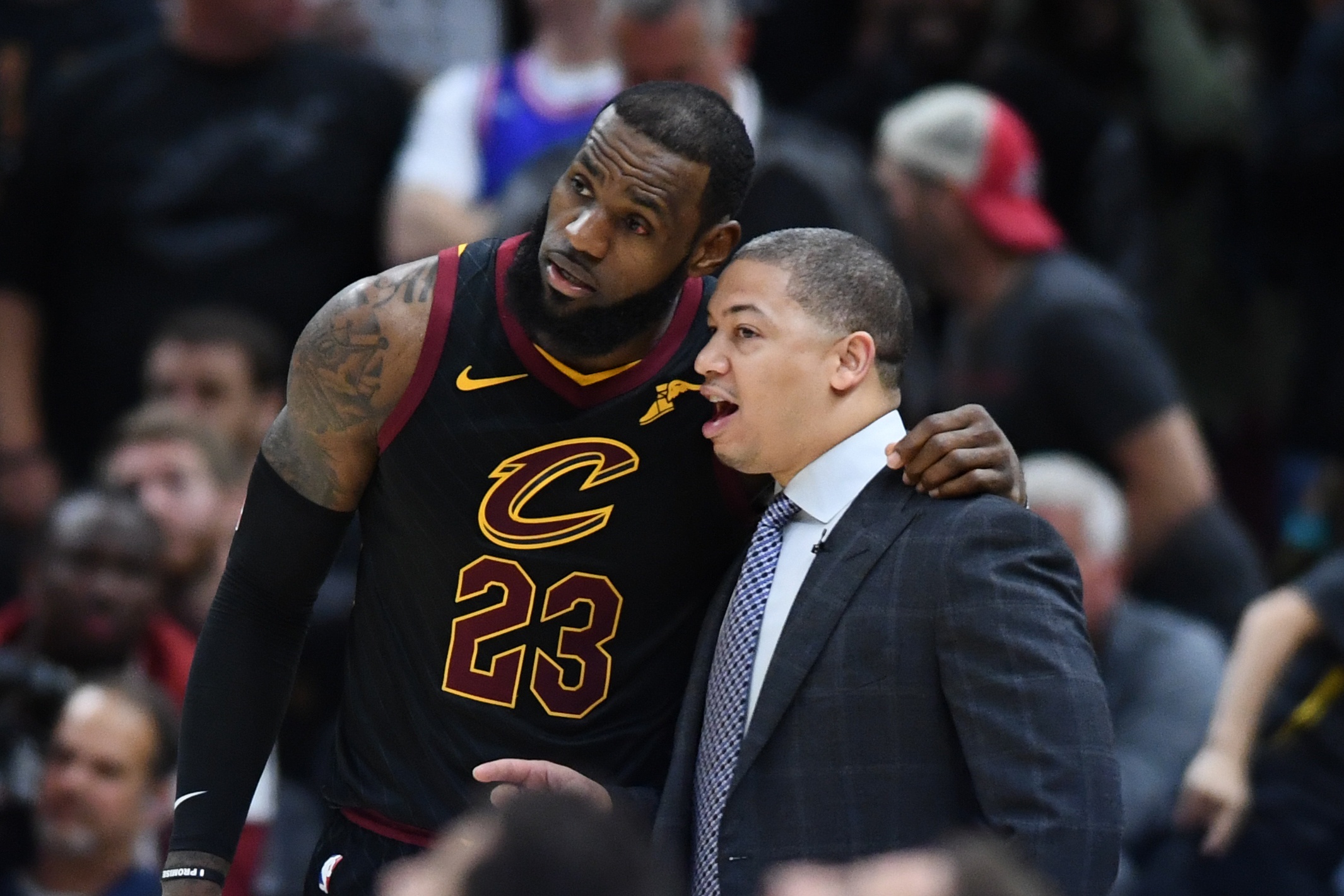 詹姆斯2年800万签约76人 富保罗称其将成最佳第二组织核心