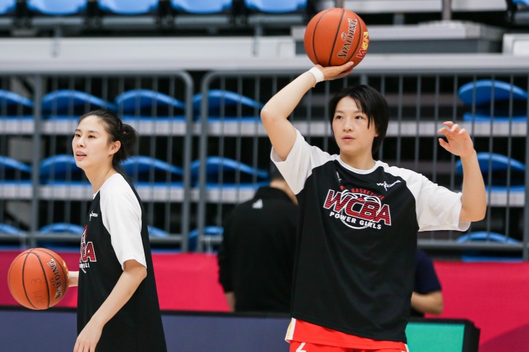 WNBL中国军团扩容:韩旭张王来同日签约吉郎毒液