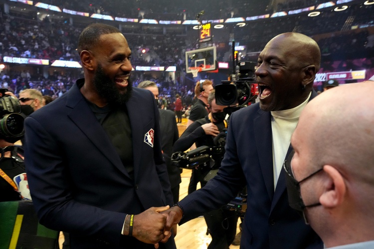 HoopsHype历史排名:詹姆斯登顶乔丹第二 科比第八杜兰特第十二