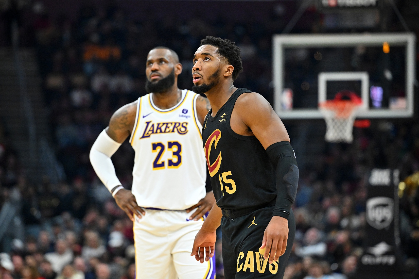 詹姆斯加盟76人 联手恩比德布朗 称目标第五冠 詹姆斯加盟76人 联手恩比德布朗 称目标第五冠