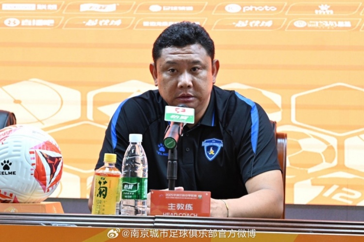 南京城市客战延边 张骁峰:困难阶段球队依旧很团结 南京城市客战延边 张骁峰:困难阶段球队依旧很团结