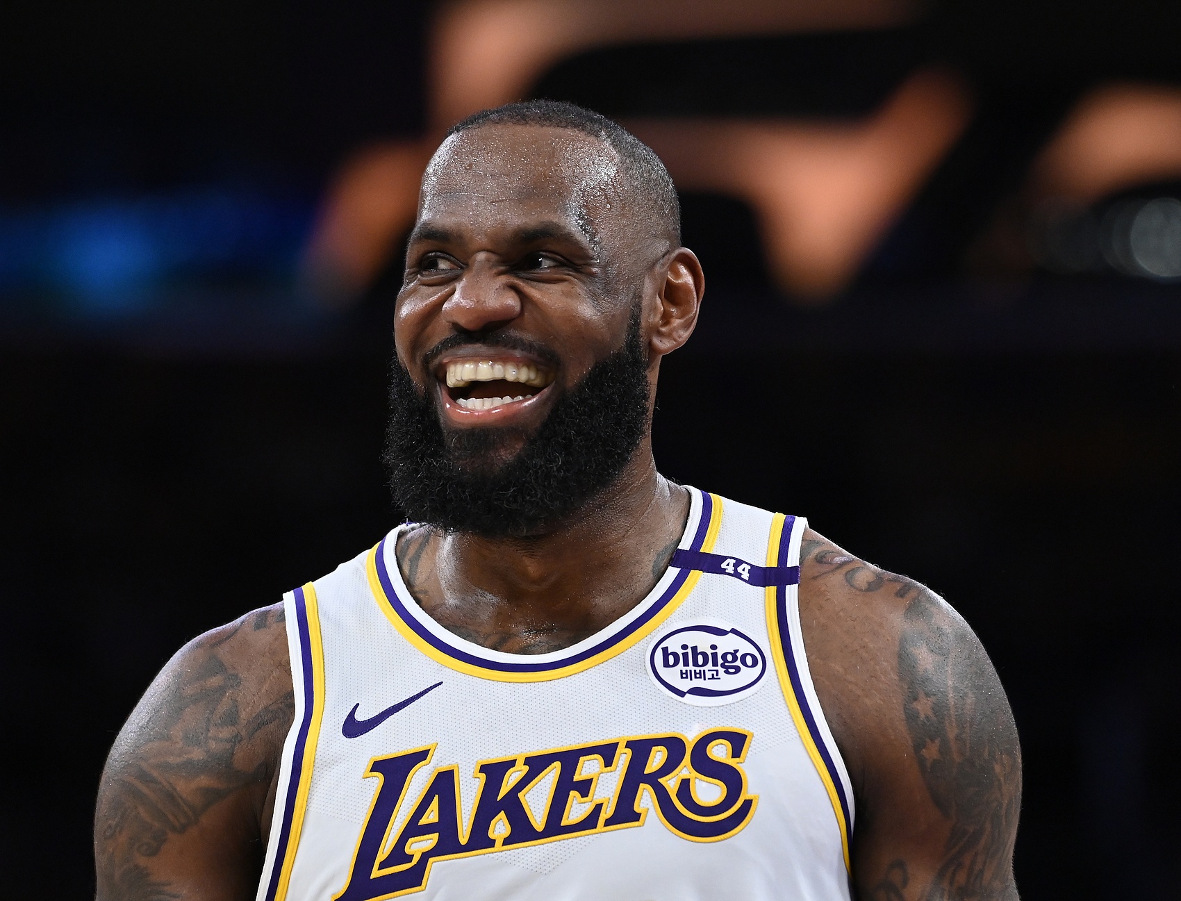 阿里扎：詹姆斯为NBA创造数十亿财富 商业层面他被亏待