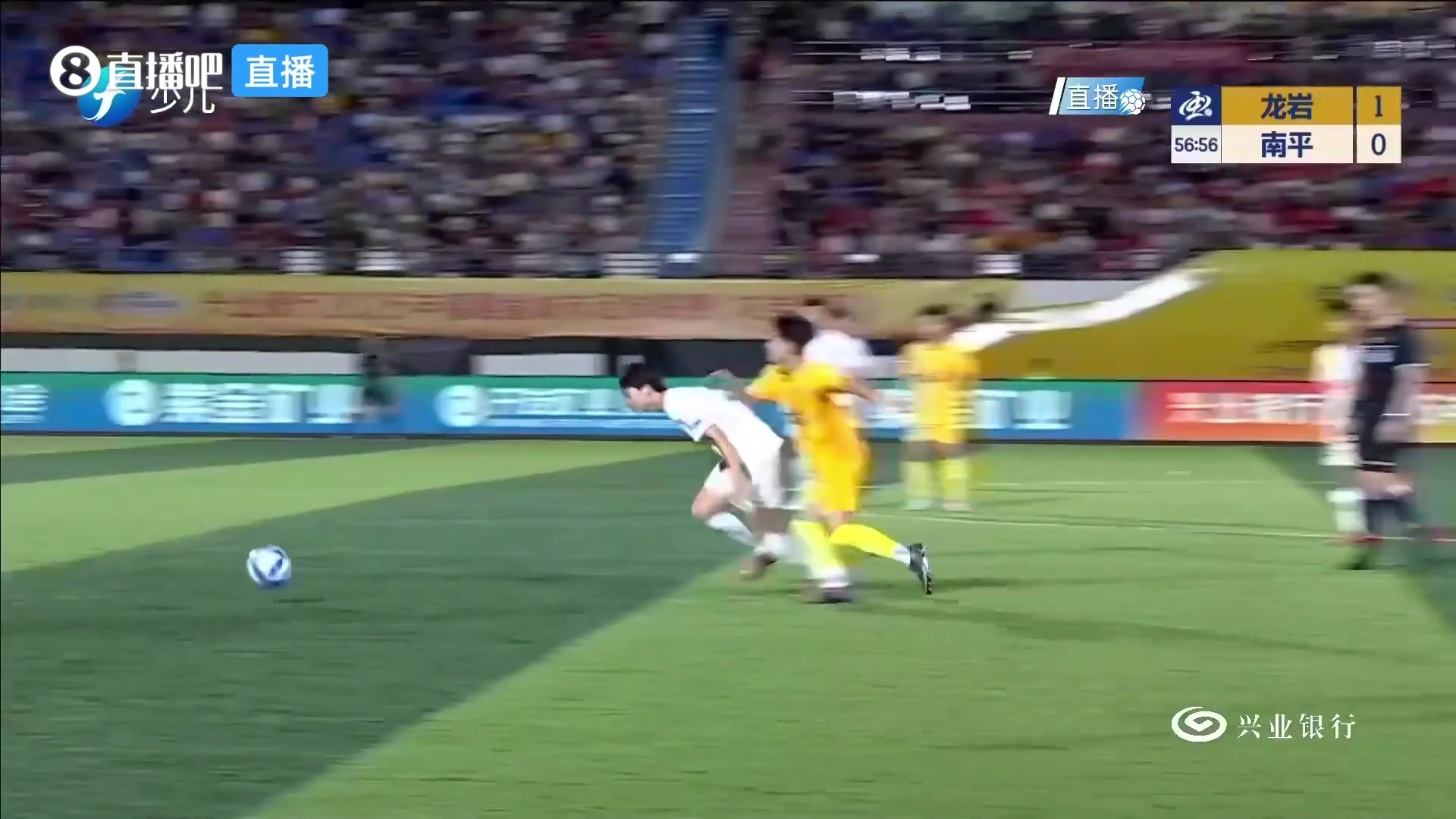 武凡琪冷静推射得手！龙岩队2-0领先南平队了！