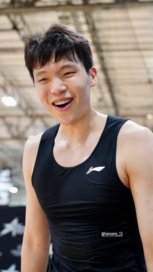 杨瀚森晒训练对位照 同鹈鹕中锋科洛克打对抗 杨瀚森晒训练对位照 同鹈鹕中锋科洛克打对抗