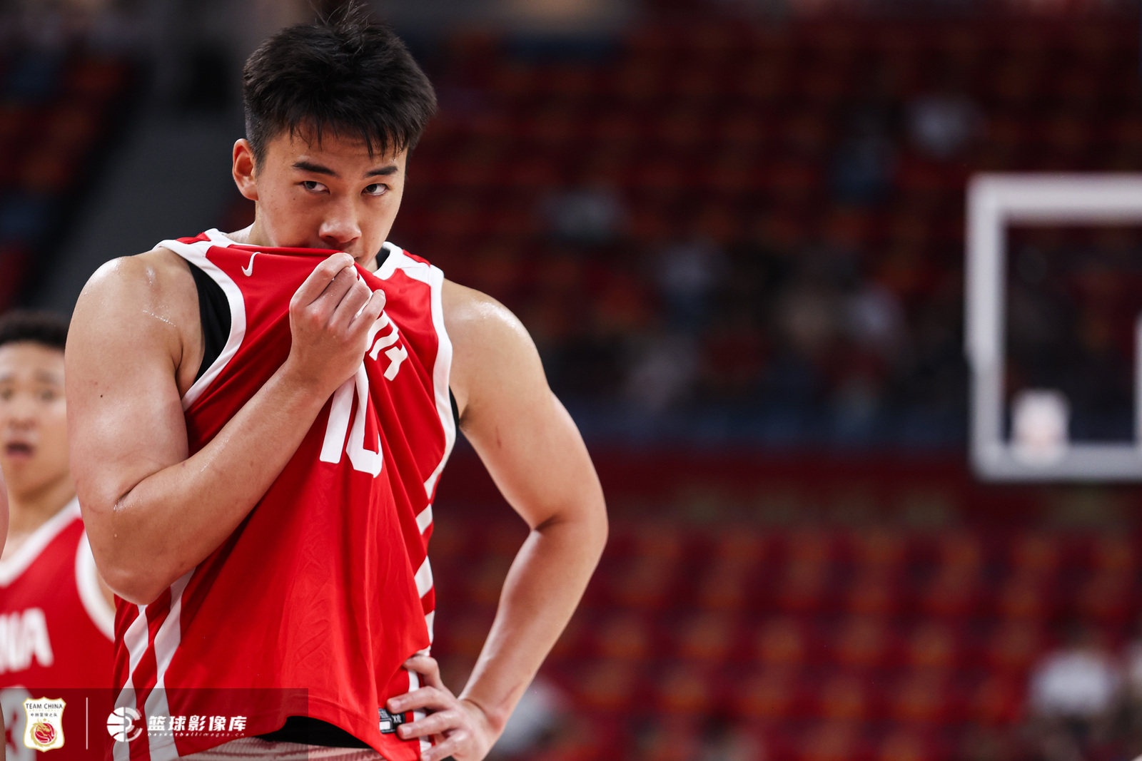 王俊杰半场11分钟3投0中 数据全零 王俊杰半场11分钟3投0中 数据全零