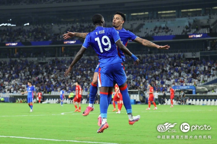 高天意百场传射 申花主场4-1逆转河南