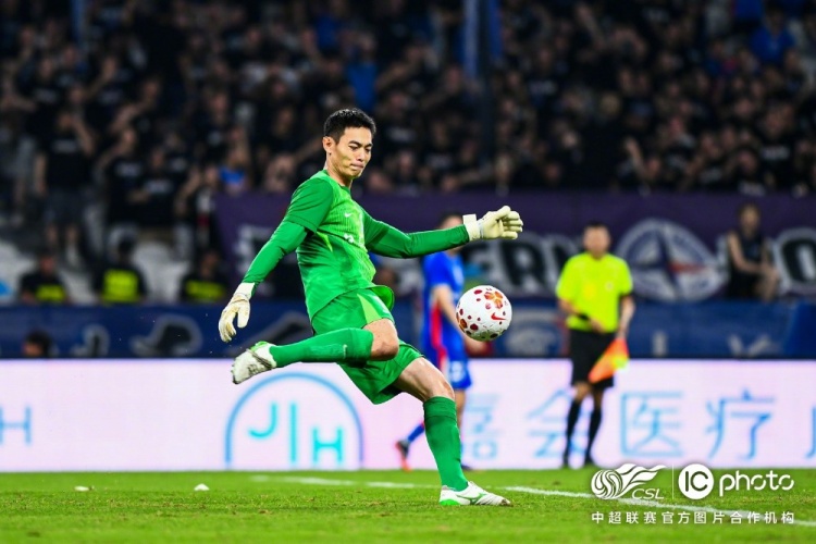 高天意百场传射 申花主场4-1逆转河南