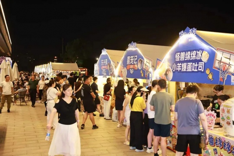连续四年承办超三联赛,靖江赛区日均客流1.5万人次 连续四年承办超三联赛,靖江赛区日均客流1.5万人次
