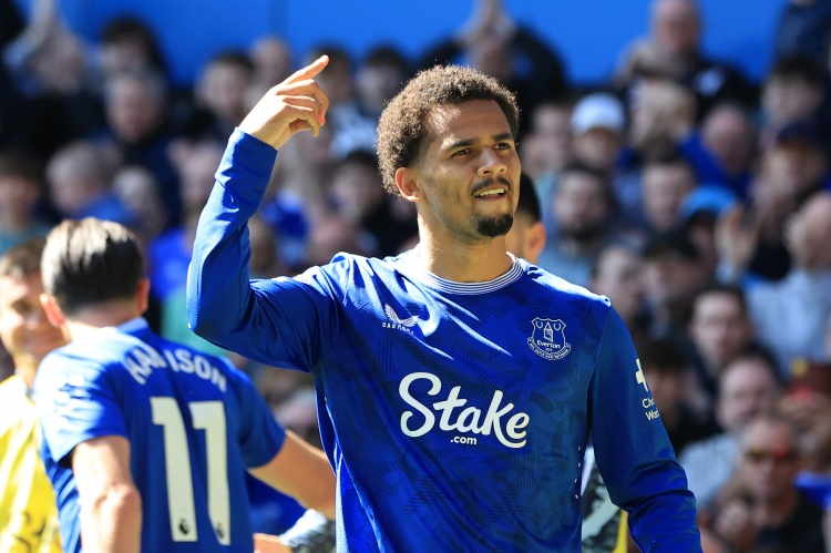 英媒独家：曼城对埃弗顿前锋恩迪亚耶感兴趣，正在关注他的情况