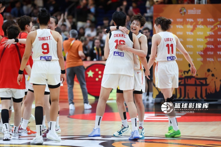 媒体人:中国女篮一场关键胜利后重回正轨 现在只差最后20分钟