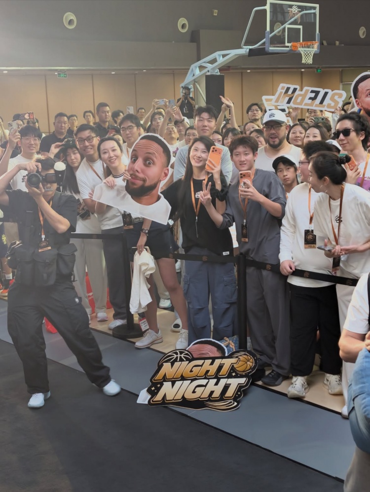 库里晒北京站活动照片：感受到满满的爱意 感谢每一位到场的朋友
