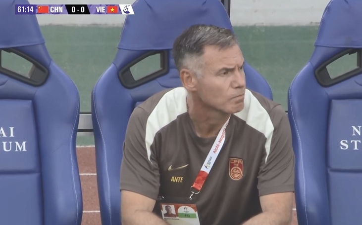 米利西奇眉头紧锁！中国女足迟迟打不开局面，仍0-0越南